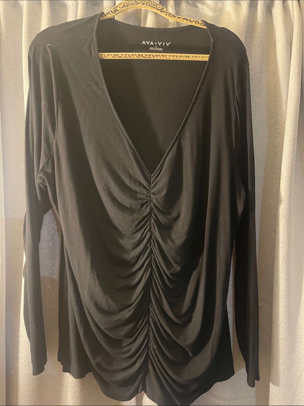 Ava & Viv Black V-Neck Ruched Front Long Sleeve Top